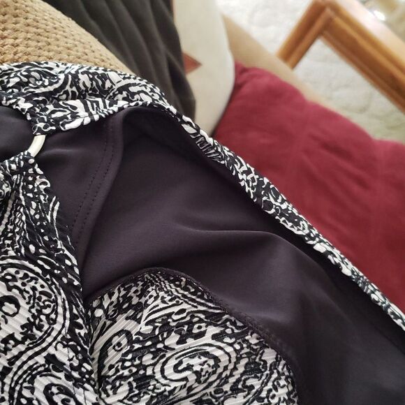 Very Nice Studio 1940 Flowy Paisley Top w/ Black Front Underlay Sz 2X - Picture 4 of 5